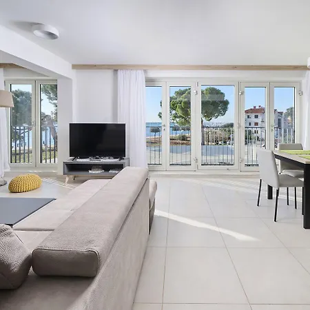 Luxusapartment Mit Meerblick, Pool Und Garage *