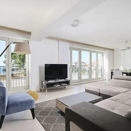 Luxusapartment Mit Meerblick, Pool Und Garage Umag