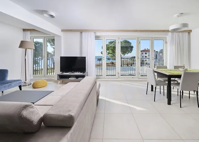 Luxusapartment Mit Meerblick, Pool Und Garage *