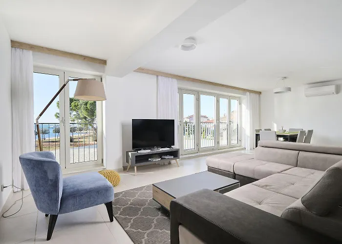 Luxusapartment Mit Meerblick, Pool Und Garage Umag