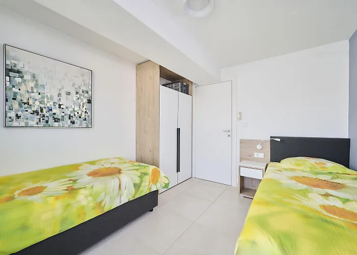 Apartamento Luxusapartment Mit Meerblick, Pool Und Garage Umag