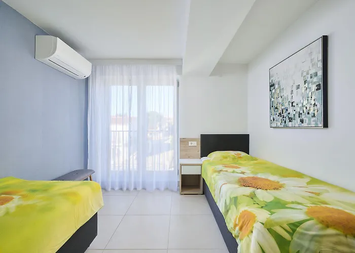 Luxusapartment Mit Meerblick, Pool Und Garage Apartamento Umag