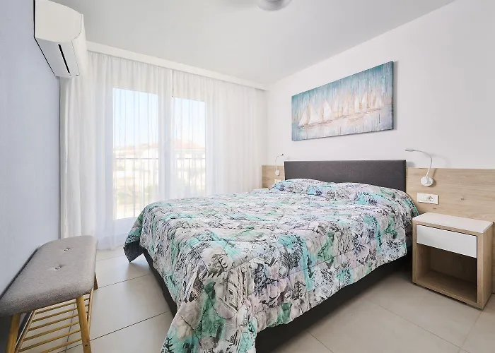 Apartamento Luxusapartment Mit Meerblick, Pool Und Garage Umag