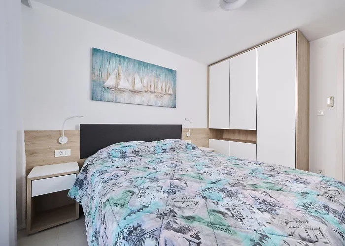 Apartamento Luxusapartment Mit Meerblick, Pool Und Garage Umag