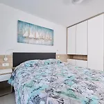 아파트 Luxusapartment Mit Meerblick, Pool Und Garage 우마그