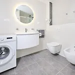 Luxusapartment Mit Meerblick, Pool Und Garage