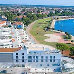 Luxusapartment Mit Meerblick, Pool Und Garage *