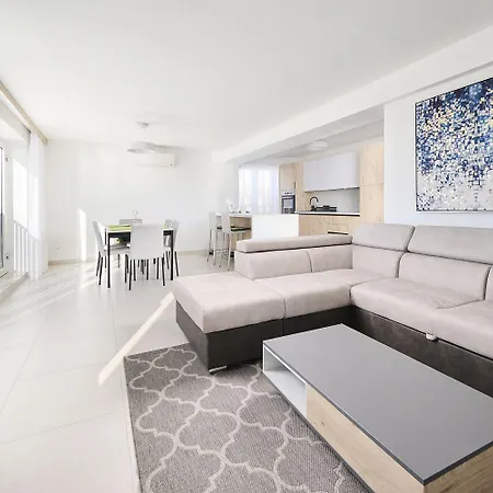 Luxusapartment Mit Meerblick, Pool Und Garage 아파트 *