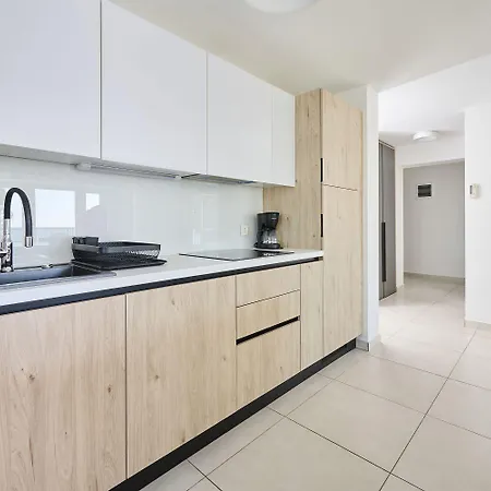 아파트 Luxusapartment Mit Meerblick, Pool Und Garage *