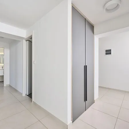 아파트 Luxusapartment Mit Meerblick, Pool Und Garage