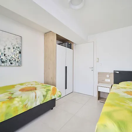 아파트 Luxusapartment Mit Meerblick, Pool Und Garage 우마그