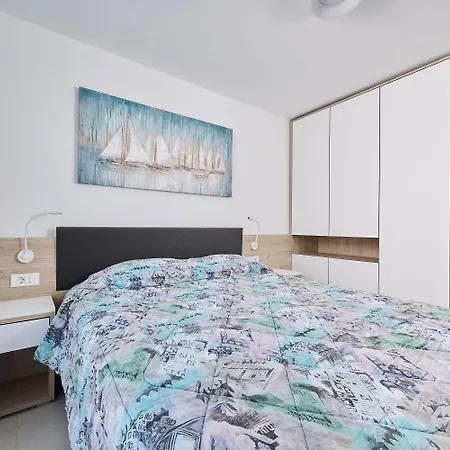 아파트 Luxusapartment Mit Meerblick, Pool Und Garage 우마그