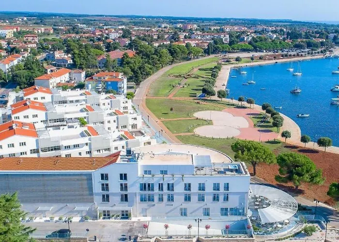 Appartement Luxusapartment Mit Meerblick, Pool Und Garage Umag